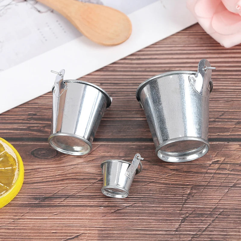 TY 1Pc Dollhouse Mini Iron Bucket Children Beach Small Bucket Toy Miniature Model Mini Dollhouse Decorations Ornaments