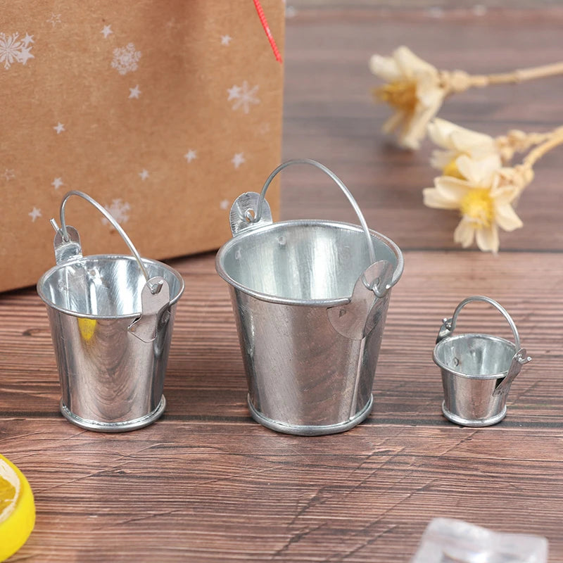 TY 1Pc Dollhouse Mini Iron Bucket Children Beach Small Bucket Toy Miniature Model Mini Dollhouse Decorations Ornaments